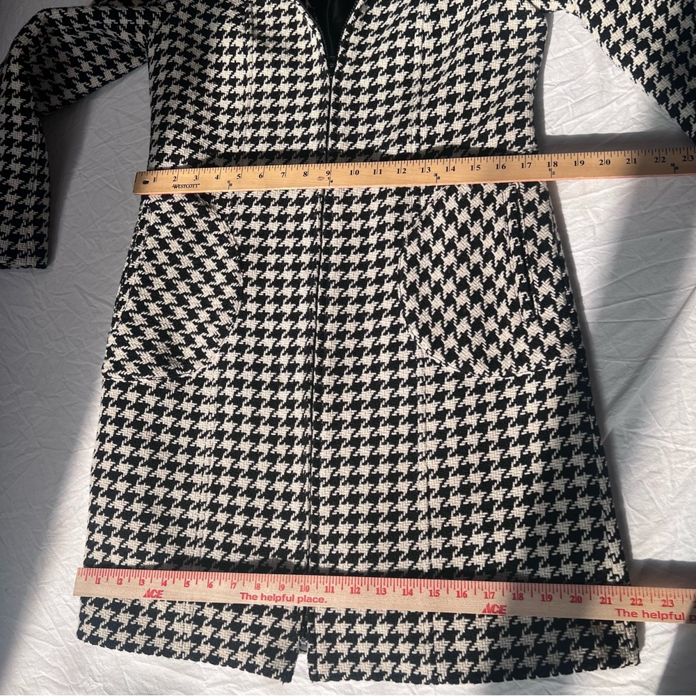 Stylish Black and White Houndstooth Women's Coat - Picture 8 of 8